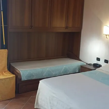 Ristorante La Tana Di Li Mazzoni מלון Trinità dʼAgultu