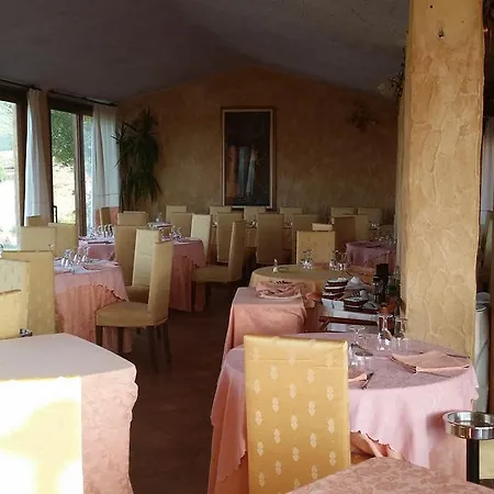 מלון Ristorante La Tana Di Li Mazzoni