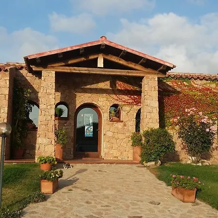 Otel Ristorante La Tana Di Li Mazzoni Trinità dʼAgultu