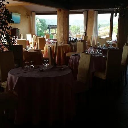 Ristorante La Tana Di Li Mazzoni Otel Trinità dʼAgultu